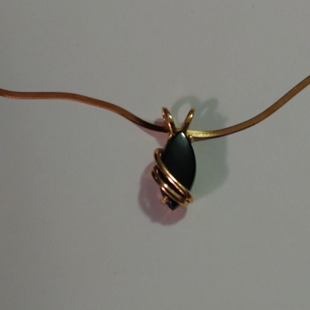 10K Yellow gold Herringbone chain with 14K black Onyx Pendant
